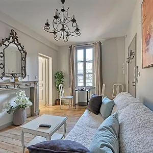  Appartement Au Coeur Des Papes, Dans Batisse De Charme & En Coeur De Frankrijk